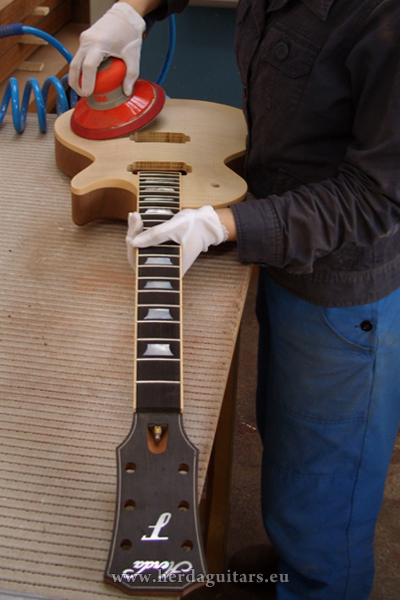 pneumatická brúska, výroba gitár